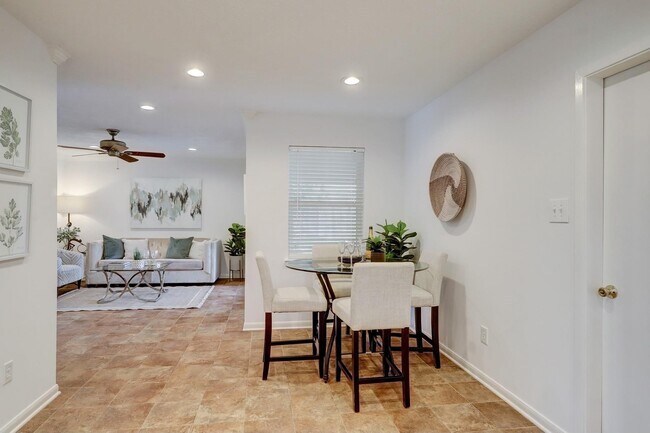 Building Photo - 2330 Willowby Dr
