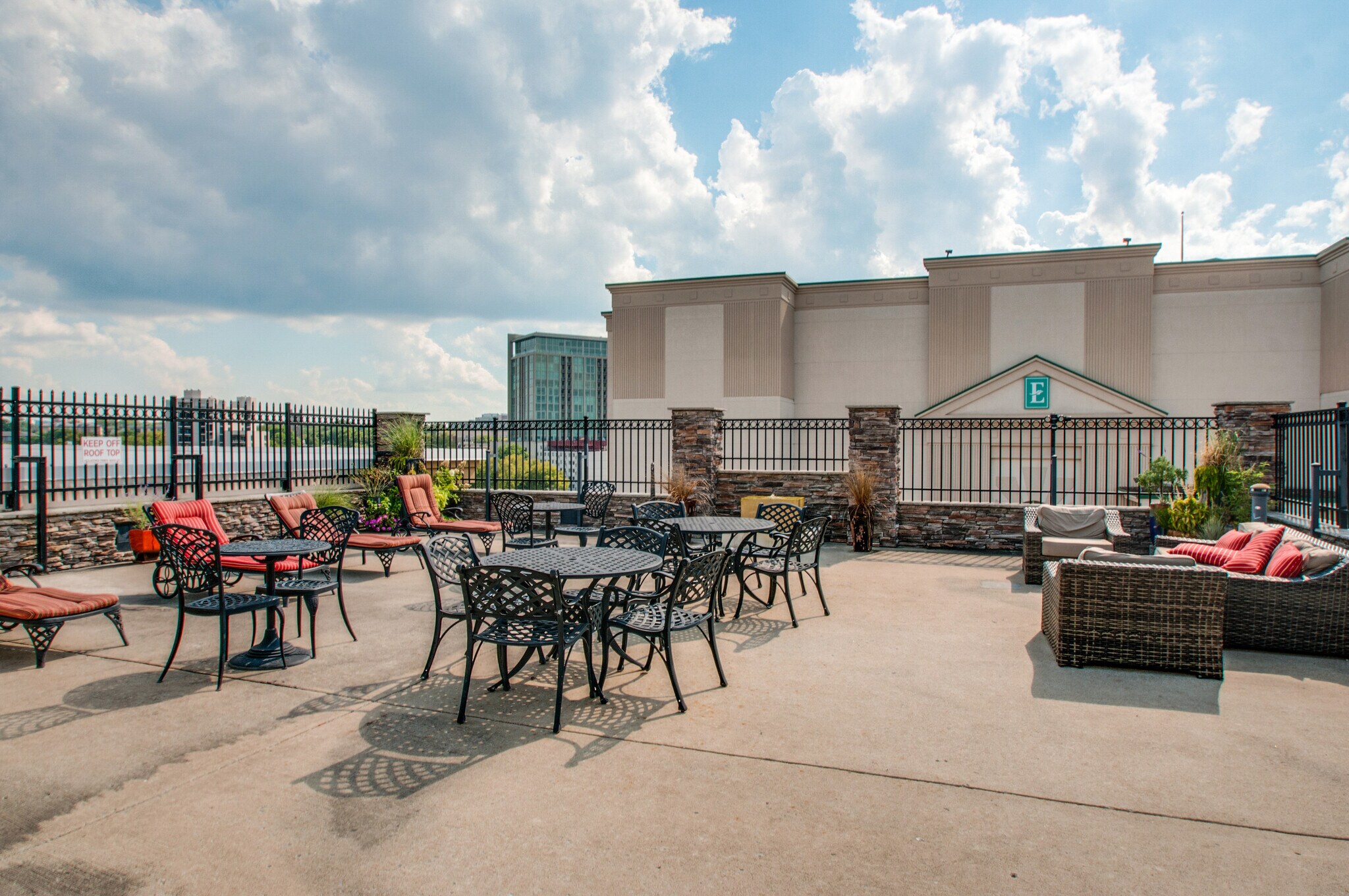 Building Photo - 1803 Broadway