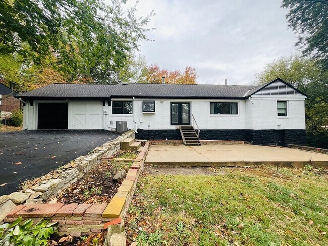 Building Photo - 2010 W 95th St