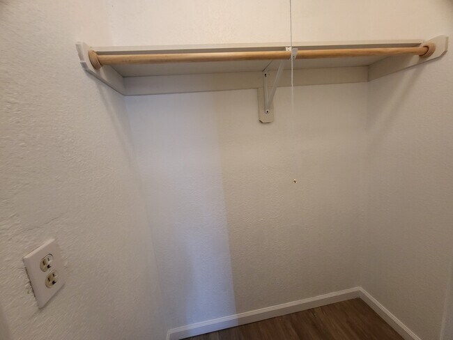 Building Photo - 1708 Kenyon St