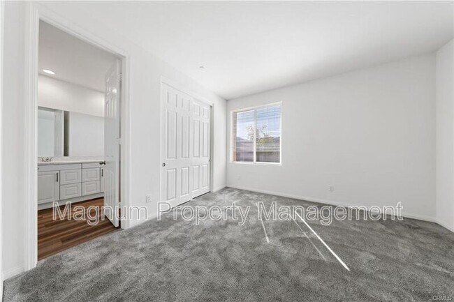 Building Photo - 21122 Saratoga Dr