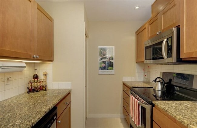 Building Photo - 2Bd/1Ba Seattle Condo