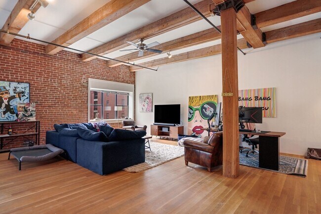 Building Photo - 15 Sleeper St