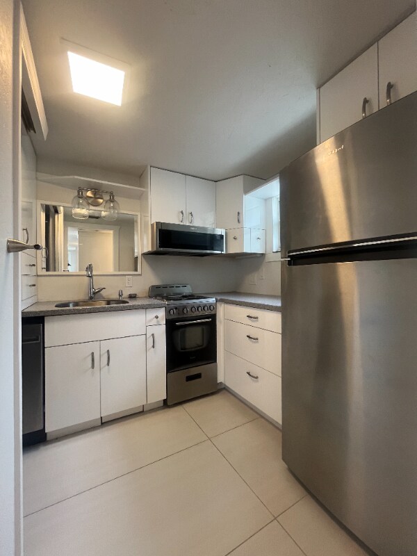Building Photo - 1713 29th St W