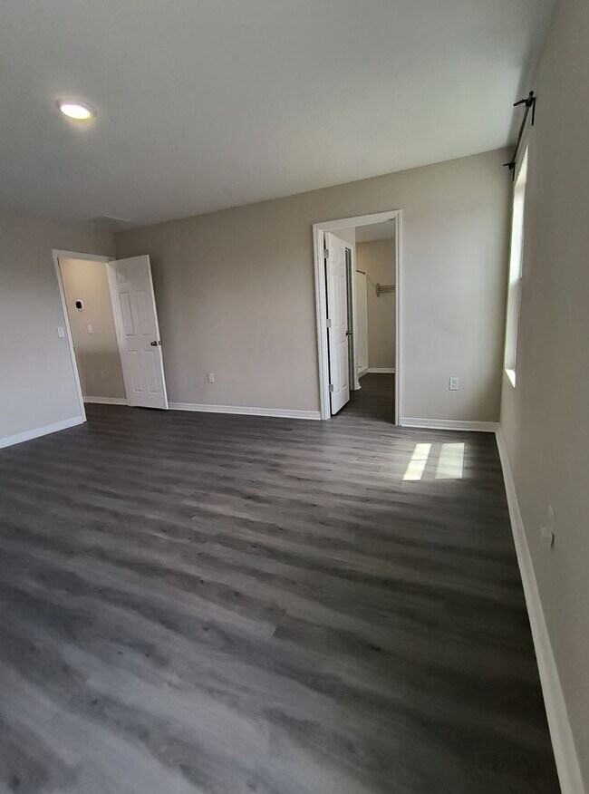 Building Photo - 5 BED 3 BATH SOLAR HOME FOR RENT!! Availab...
