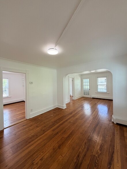 Building Photo - 37 Maud St