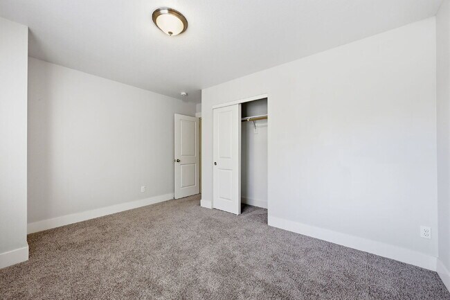 Building Photo - 3BR/2.5BA Townhome in Larkspur — Old Mill, Downtown & Bachelor All Close By