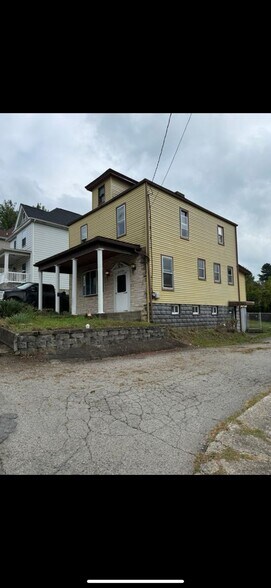 Building Photo - 604 7th St