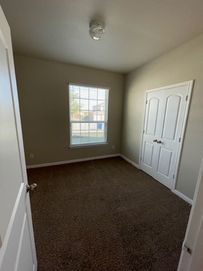 Building Photo - 6350 Daisy Way