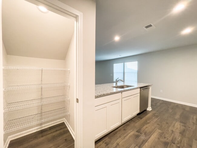 Building Photo - 105 Paddock Glen Dr