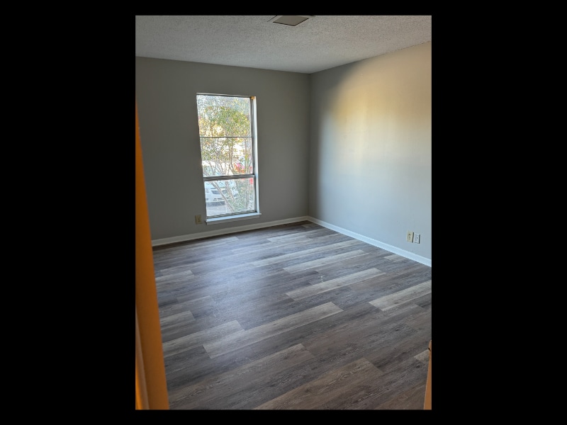 Building Photo - 515 Basswood Ave