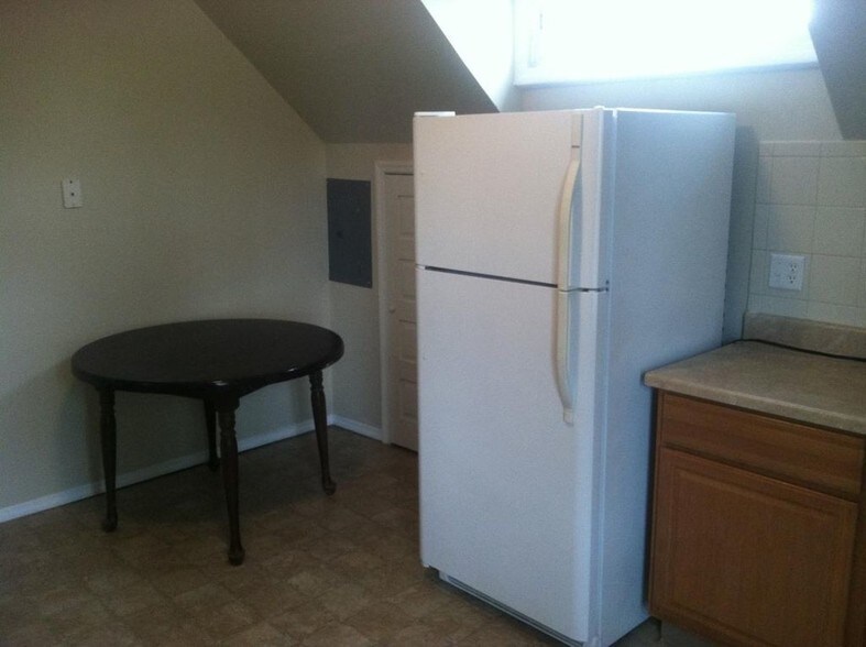 Building Photo - 302 S 2nd St