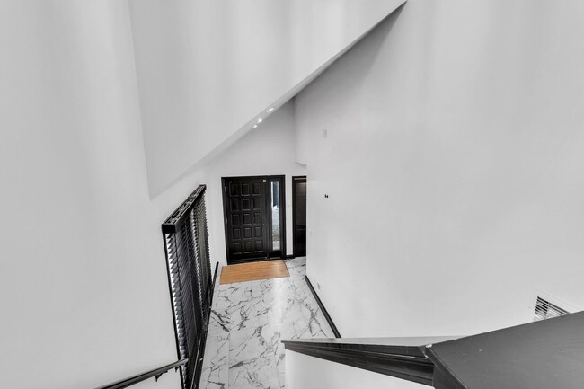 Building Photo - 15160 W Oak Spring Rd