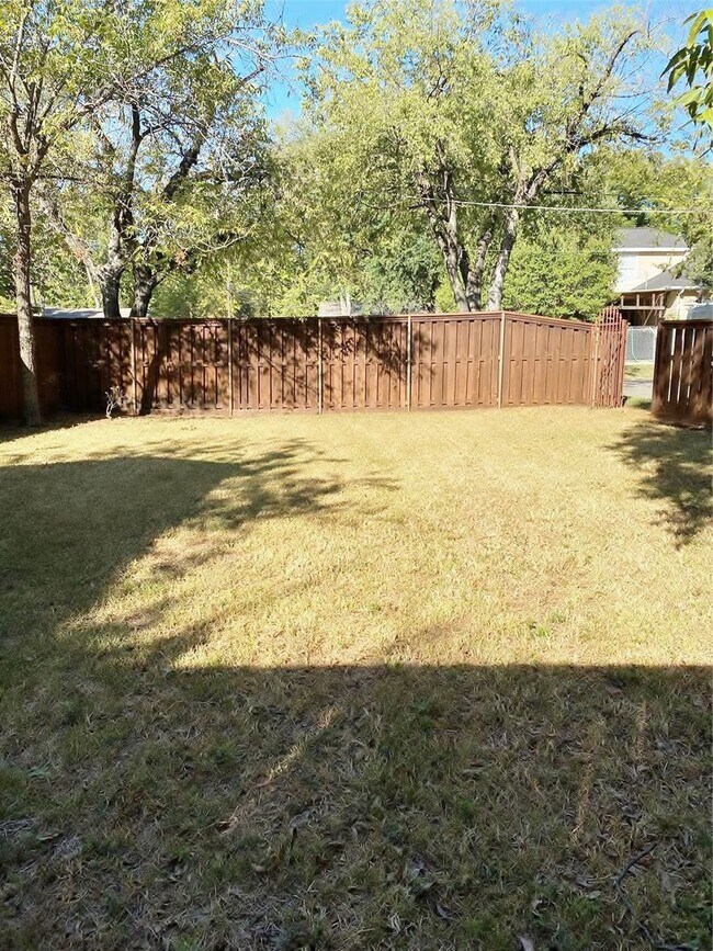 Building Photo - 3 BED/2BATH BUNGALOW IN ARLINGTON HEIGHTS!