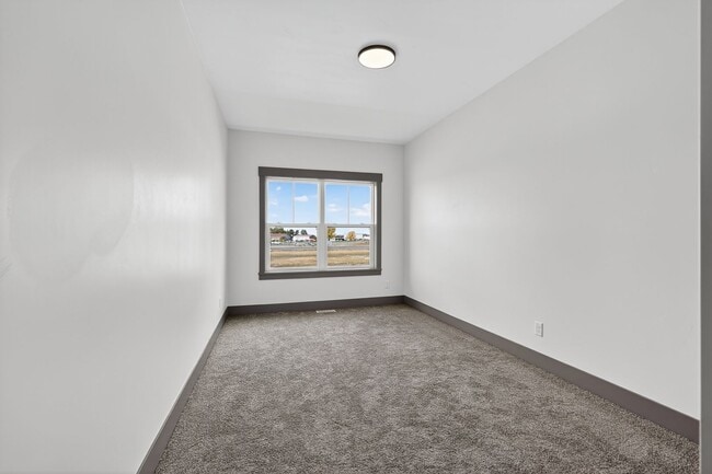 Building Photo - BRAND NEW TOWNHOME IN AMMON IDAHO 3 BED2.5...