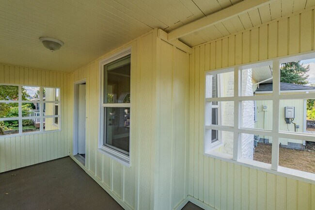 Building Photo - Updated 3-Bed Retreat on a Quiet Street – ...