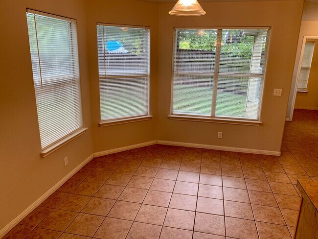 Building Photo - Lovely 3 bedroom, 2.5 bathroom Duplex in A...