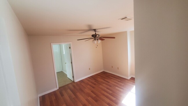 Building Photo - 515 Lizardi St
