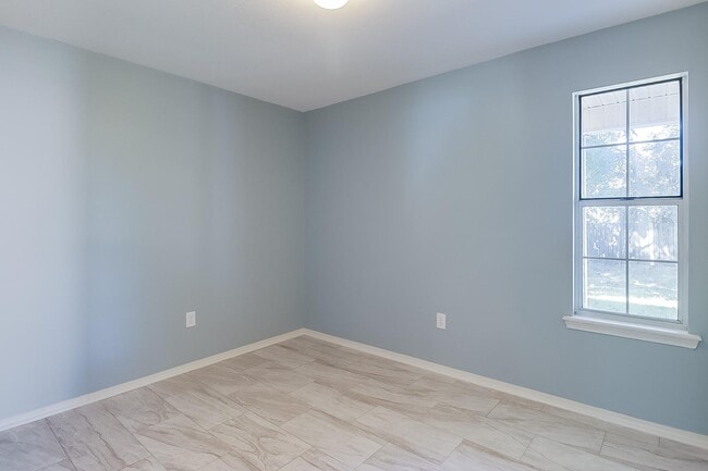 Building Photo - 1714 James Buchanan Dr