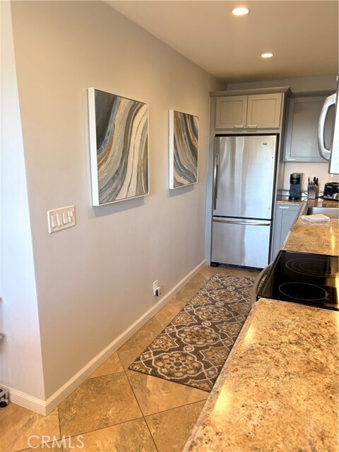 Building Photo - 510 N Villa Ct