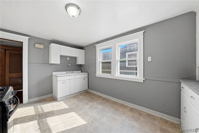 Building Photo - 220 Dartmouth Ave