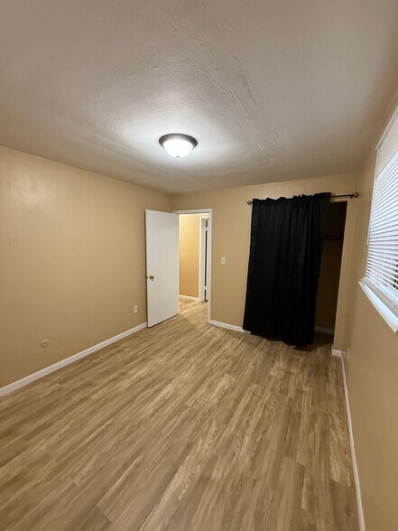 Building Photo - 1115 York Ave