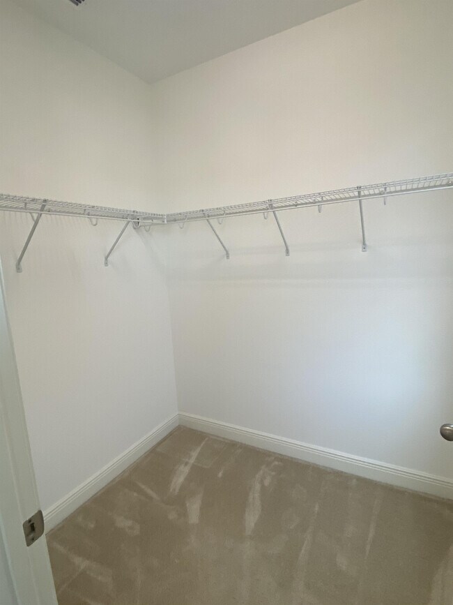 Building Photo - 15555 Honeybell Dr