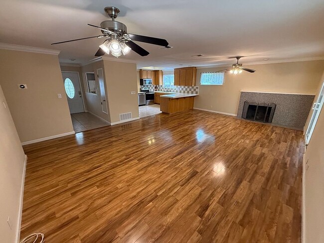 Building Photo - 106 Almanor Dr