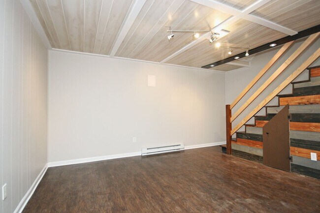 Building Photo - Nicely Updated Duplex Near UVA Medical Center