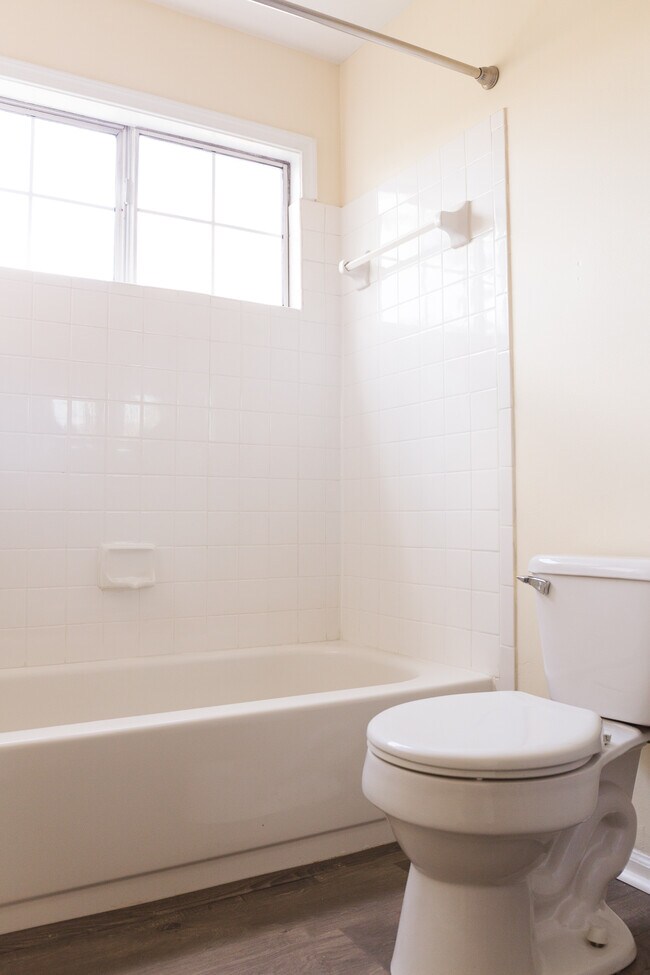 Building Photo - 14049 Vista Drive