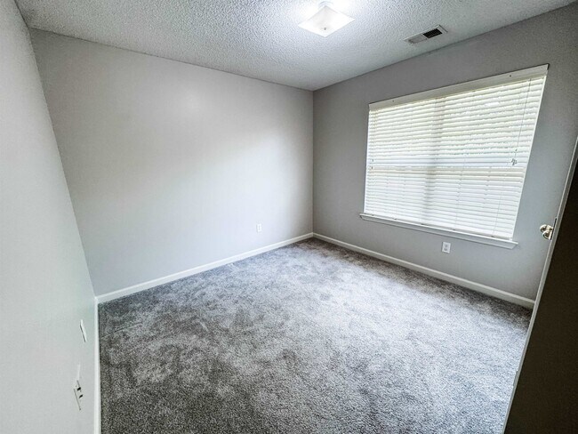 Building Photo - 1532 Pemberton Ln
