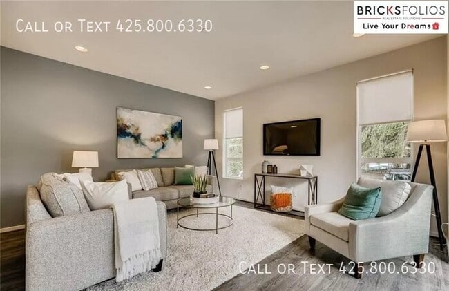 Building Photo - Stunning Three-Story Townhome in Lynnwood, WA