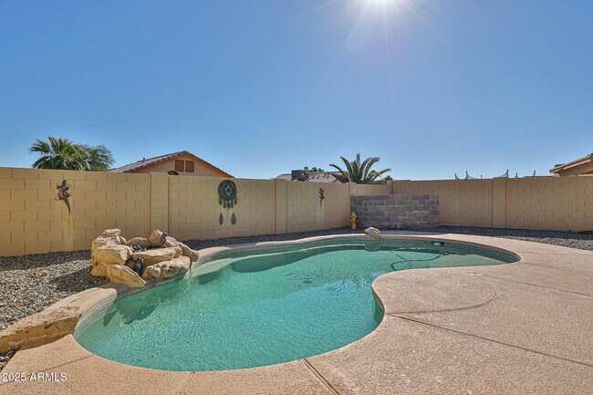 Building Photo - 11231 W Diana Ave