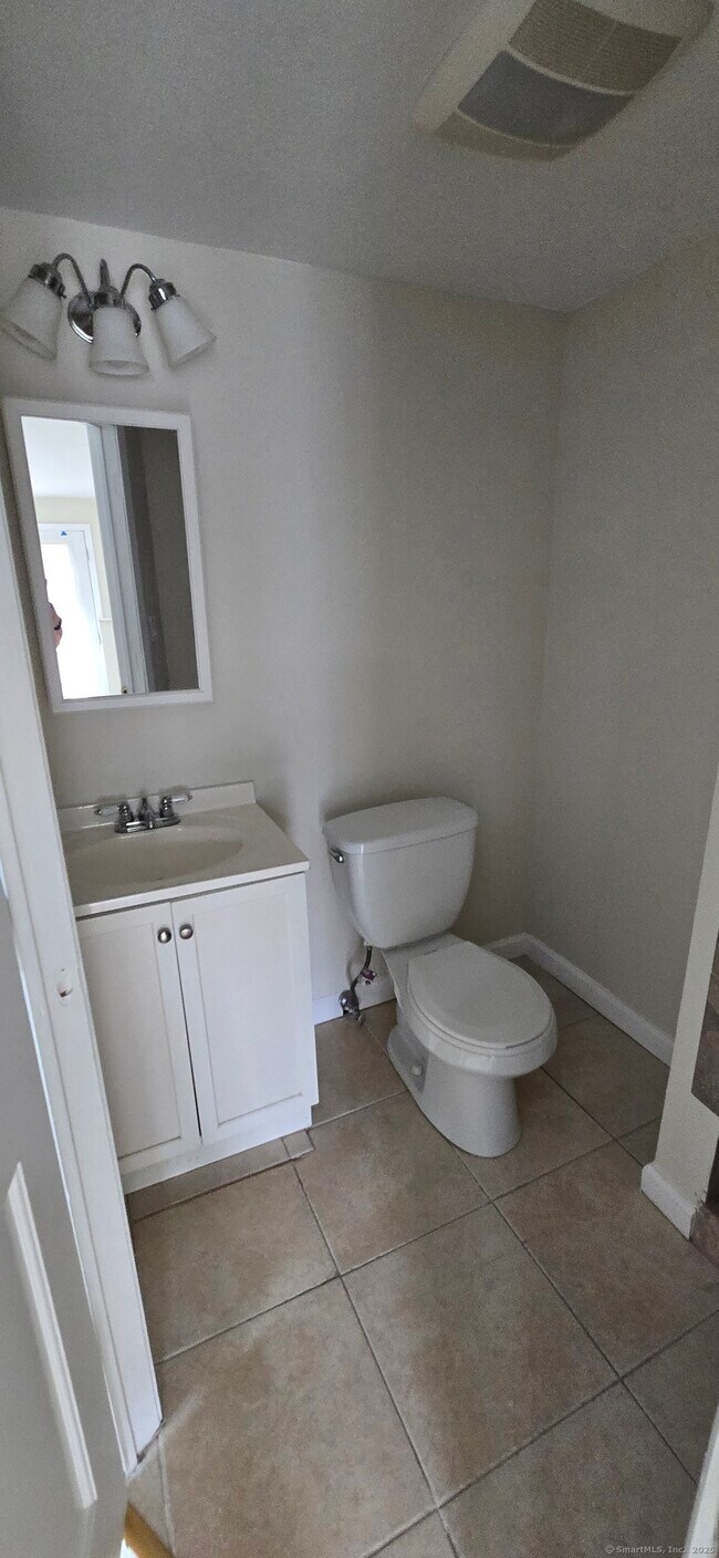 Building Photo - 106 Wakelee Rd