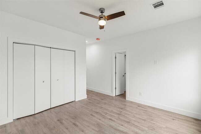 Building Photo - 2202 Wavell St