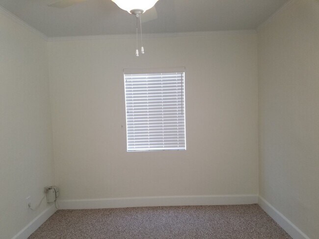 Building Photo - 412