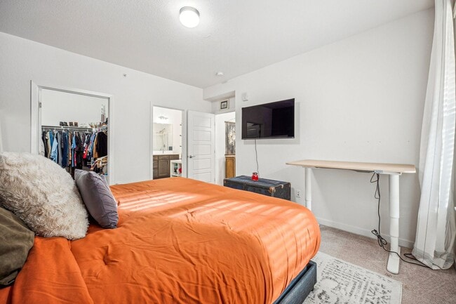 Building Photo - Spacious and Bright Modern 3-Bedroom Condo in Parker!