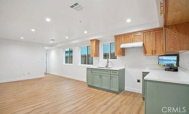 Building Photo - 10422 Graham Ave