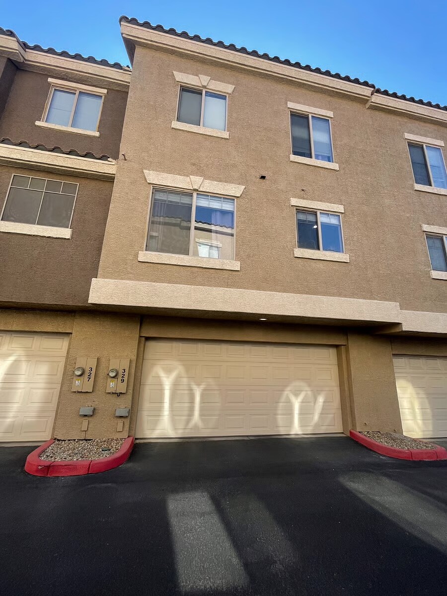 Building Photo - 329 Fountain Crossing Ln