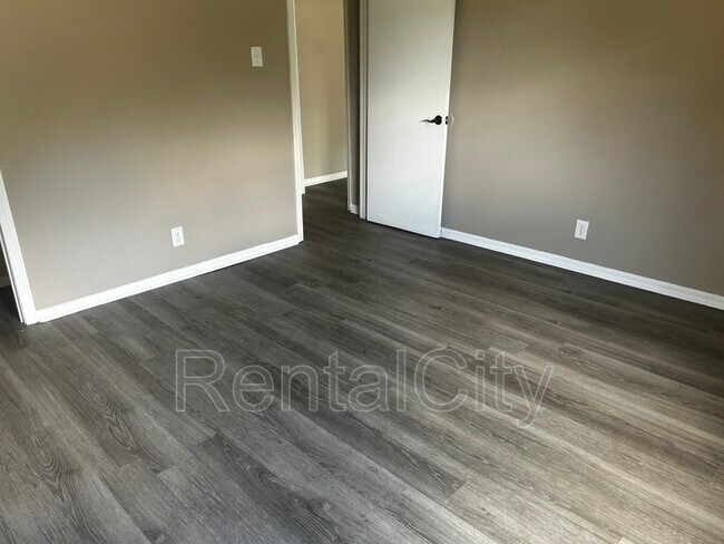 Building Photo - 36 Red Oak Cove