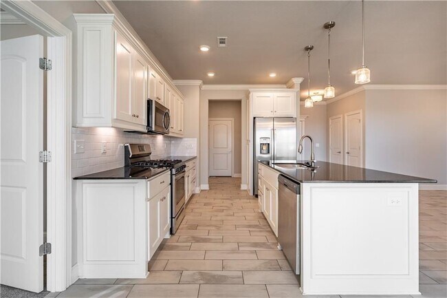 Building Photo - 511 Piper Ln