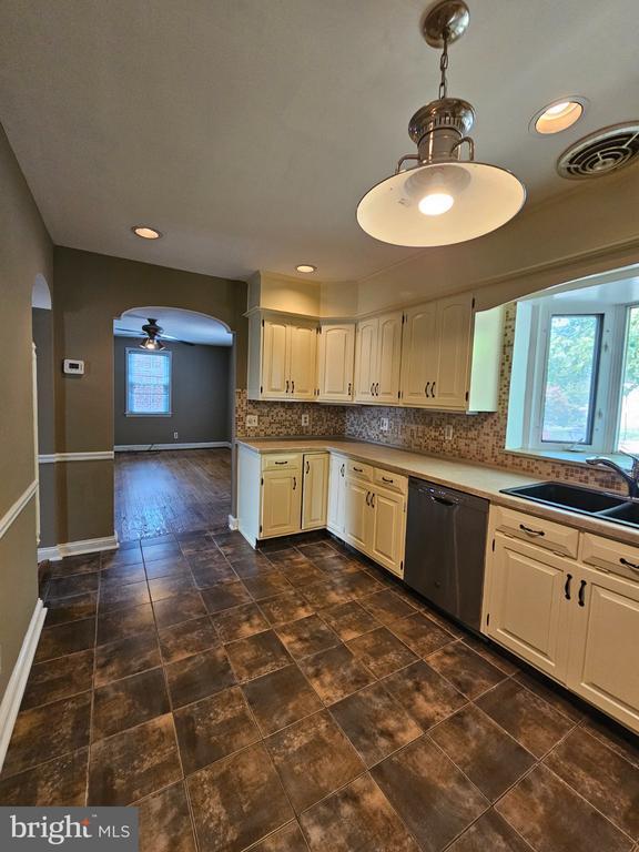 Building Photo - 626 N George Mason Dr