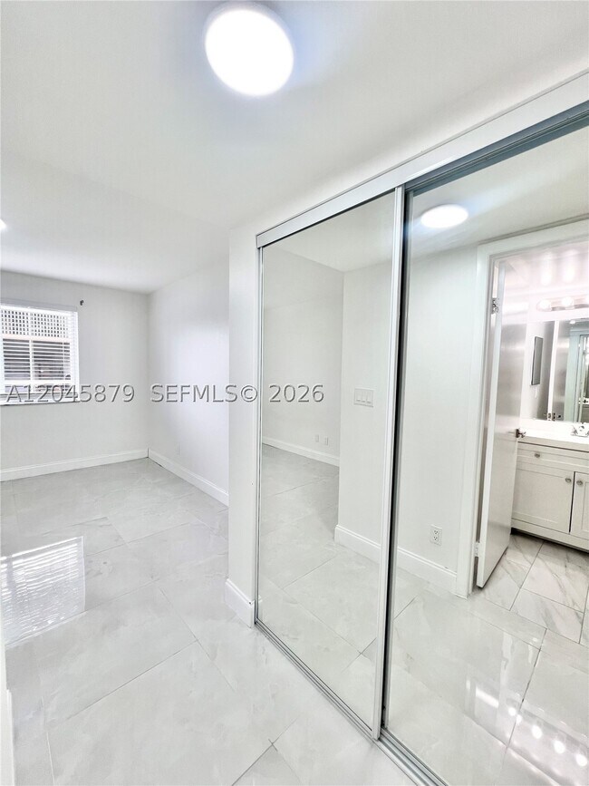 Building Photo - 842 NW 92nd Ave