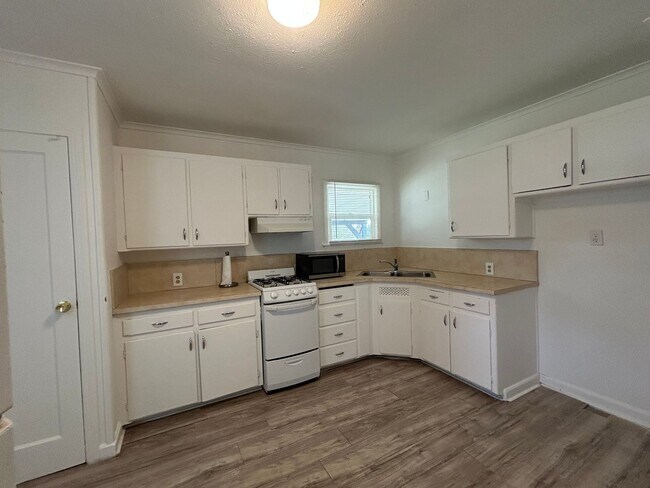 Building Photo - 150 Mono Ave