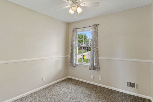 Building Photo - 12506 Liveoak Dr