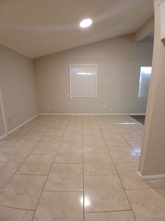 Building Photo - Completely renovated 4 Bedroom, 1.5-Bath |...