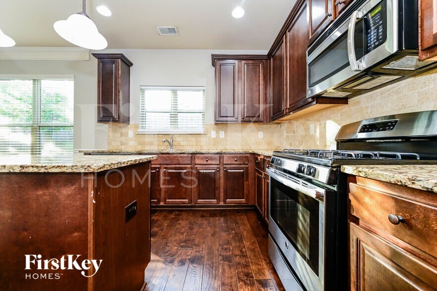 Building Photo - 624 Parkside Pl Dr