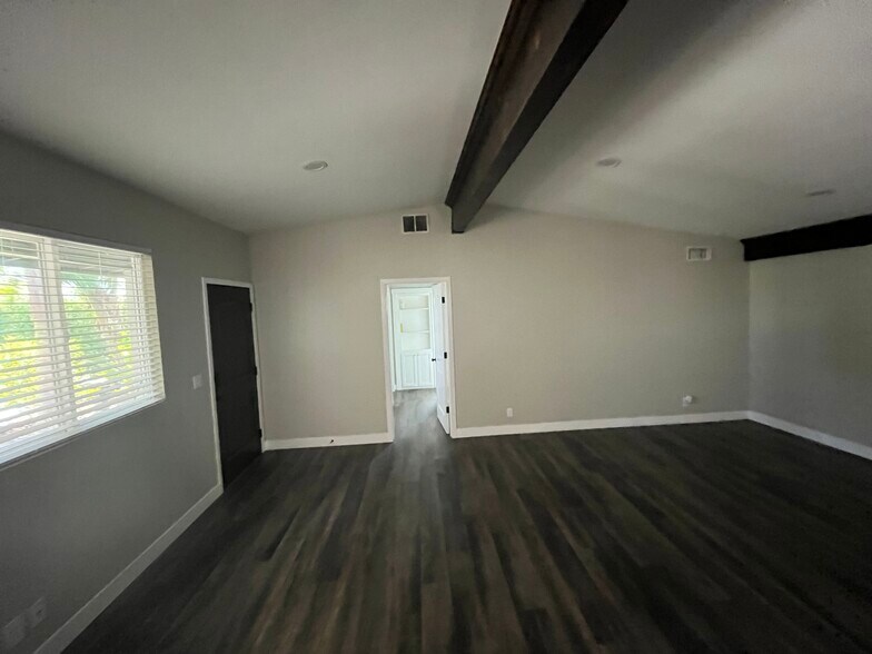 Living Room - 1825 Walnut Creek Ct