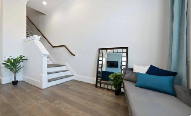 Building Photo - 805 Bringhurst St