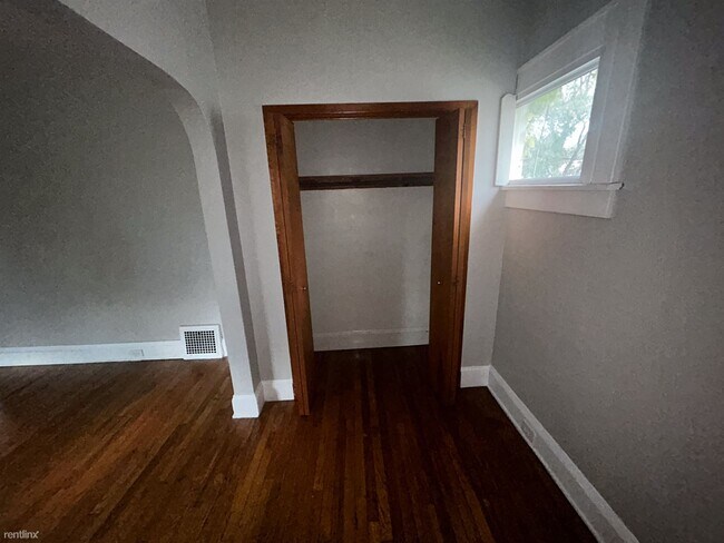 Building Photo - 2 br, 1 bath Duplex - 390 East 162nd Stree...